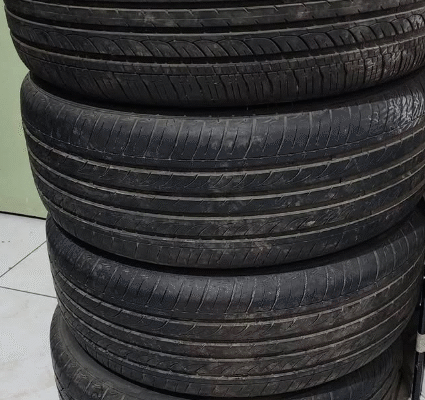 Honda civic tyres with Alloy Rim Good condition fo
