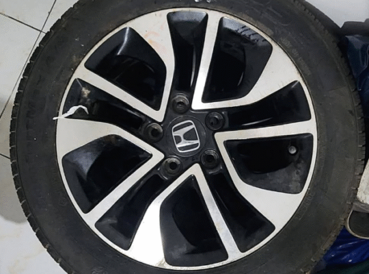 Honda civic tyres with Alloy Rim Good condition fo