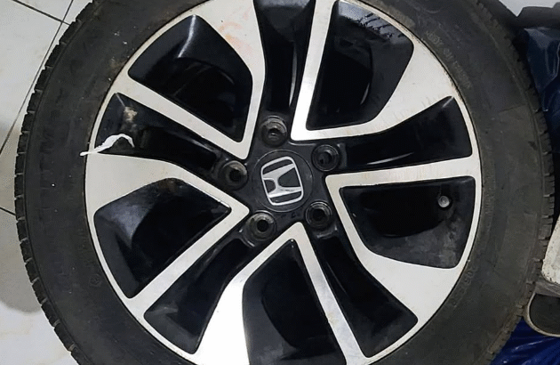 Honda civic tyres with Alloy Rim Good condition fo