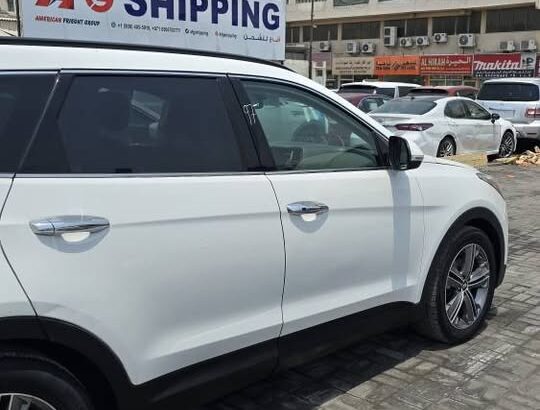 Hyundai grand Santa Fe 2013 in good condition for