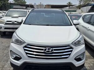 Hyundai grand Santa Fe 2013 in good condition for
