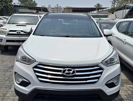 Hyundai grand Santa Fe 2013 in good condition for