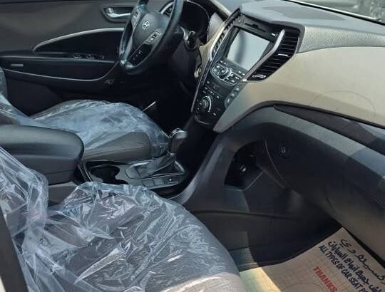 Hyundai grand Santa Fe 2013 in good condition for
