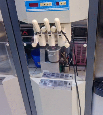 Ice Cream Machine In Perfect Condition For Sale