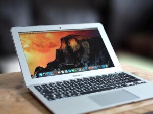 MacBook Air Core i5 1.6GHZ For Sale