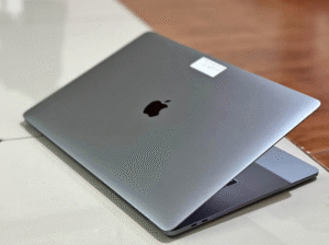 MacBook Pro 2017 15-inch core i7 for sale