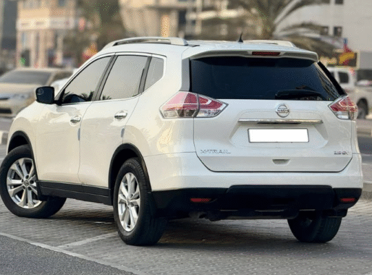 NISSAN X-TRAIL Full option 2015 Gcc in good condit