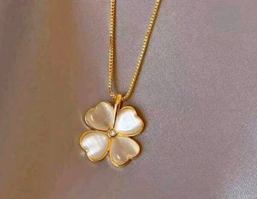 European Style Gold Plated Stone Heart Petal Neckl