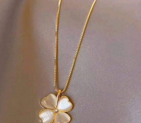 European Style Gold Plated Stone Heart Petal Neckl