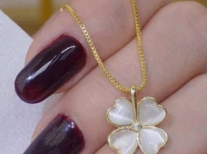 European Style Gold Plated Stone Heart Petal Neckl