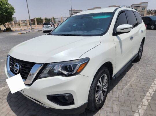 Nissan pathfinder 2018 Gcc in good condition for s