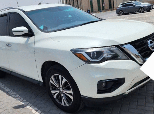 Nissan pathfinder 2018 Gcc in good condition for s
