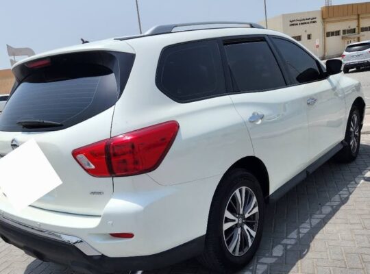 Nissan pathfinder 2018 Gcc in good condition for s