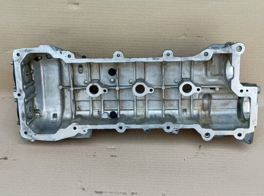 Genuine Right Cylinder Head Cover 3.0L V6 318089 F
