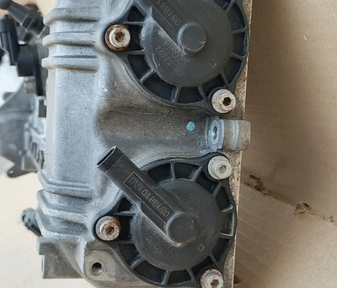 Genuine Right Cylinder Head Cover 3.0L V6 318089 F
