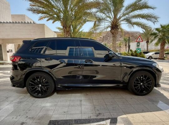 BMW X5 50i full option 2019 Gcc for sale