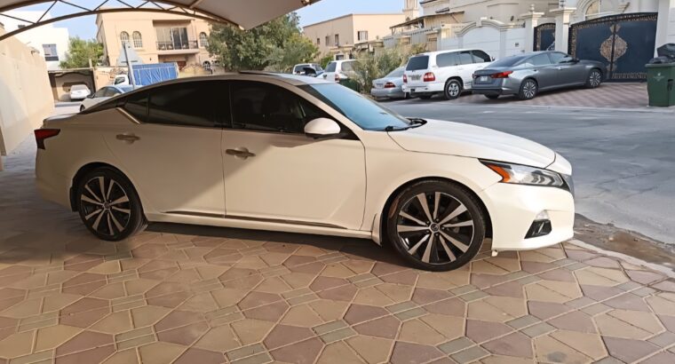 Nissan Altima platinum 2019 USA imported for sale