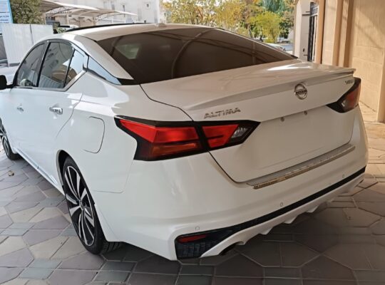 Nissan Altima platinum 2019 USA imported for sale