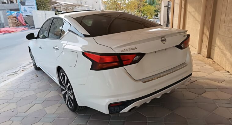 Nissan Altima platinum 2019 USA imported for sale