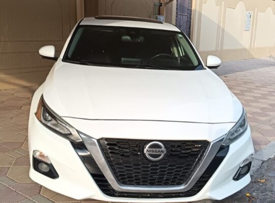 Nissan Altima platinum 2019 USA imported for sale