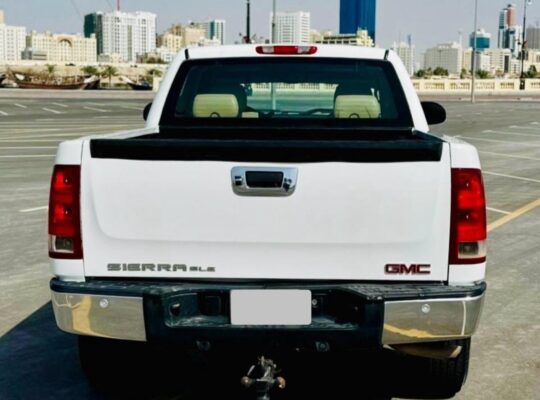 Gmc sierra SLE 2013 Gcc for sale