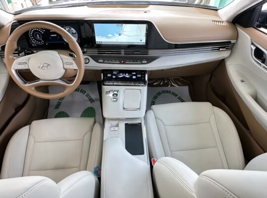 Hyundai Azera full option 2023 Gcc for sale