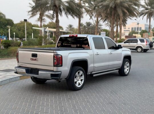Gmc sierra SLE 2018 Gcc for sale