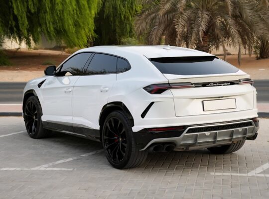 Lamborghini Urus full option 2019 Gcc for sale