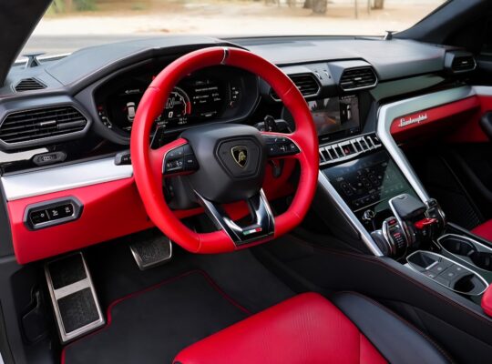 Lamborghini Urus full option 2019 Gcc for sale