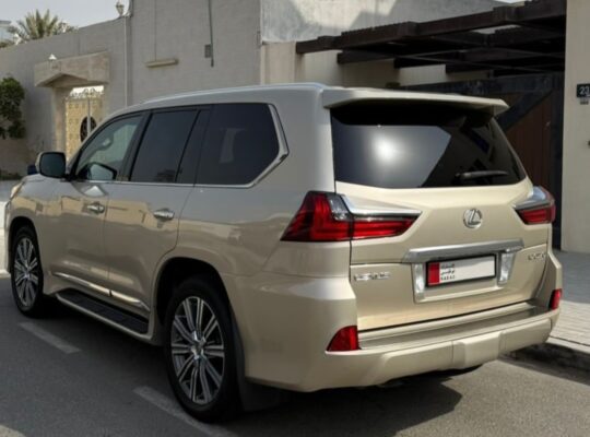 Lexus LX570 2016 Gcc full option for sale
