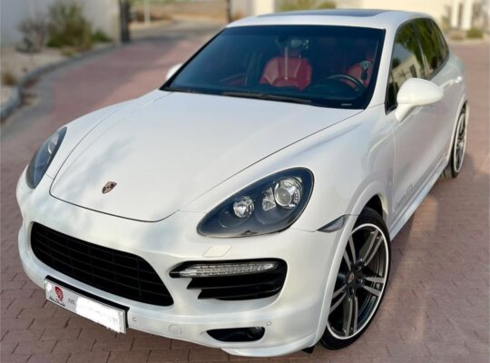 Porsche Cayenne GTS 2014 Gcc full option