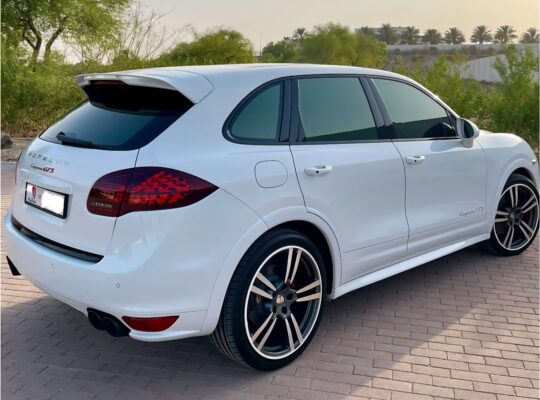 Porsche Cayenne GTS 2014 Gcc full option