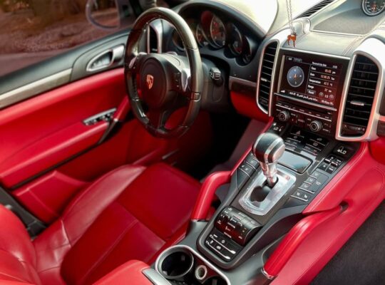 Porsche Cayenne GTS 2014 Gcc full option