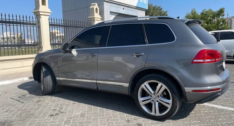 Volkswagen Touareg R line 2015 Gcc for sale