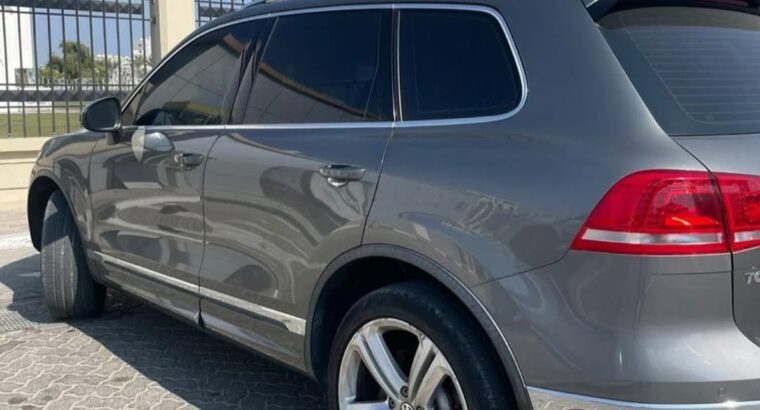 Volkswagen Touareg R line 2015 Gcc for sale