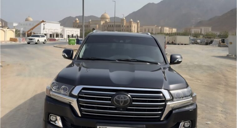 Toyota Land cruiser VXR 5.7L full option 2018 Gcc