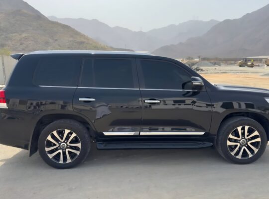Toyota Land cruiser VXR 5.7L full option 2018 Gcc
