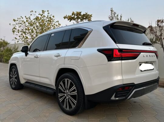 Lexus LX600 Signature 2023 Gcc in perfect conditio