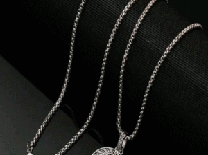 New Vintage Stainless Steel Compass Pendant Neckla