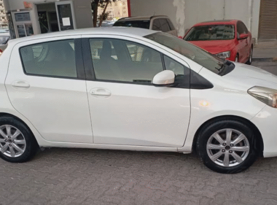 Toyota yaris 2014 hatch back in good condition for