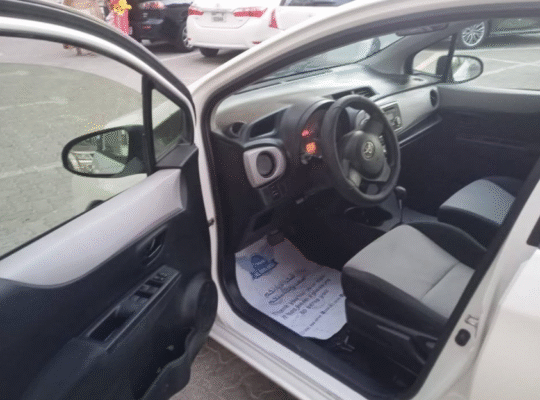 Toyota yaris 2014 hatch back in good condition for