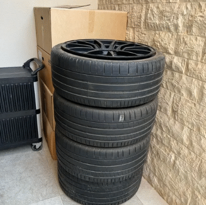 lamborghini urus original rim and tier