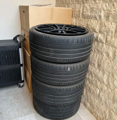 lamborghini urus original rim and tier