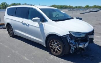 CHRYSLER PACIFICA TOURING L 2022 Auto auction