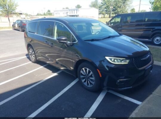 CHRYSLER PACIFICA HYBRID 2023 Auto Auction