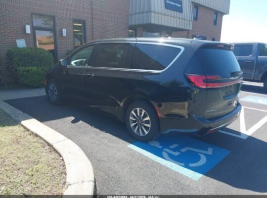CHRYSLER PACIFICA HYBRID 2023 Auto Auction